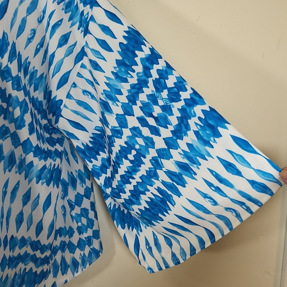 Unknown Womans V Neck Tie Front Blue /White Patterned Loose Fit Sheer Shirt 2XL - Picture 3 of 8